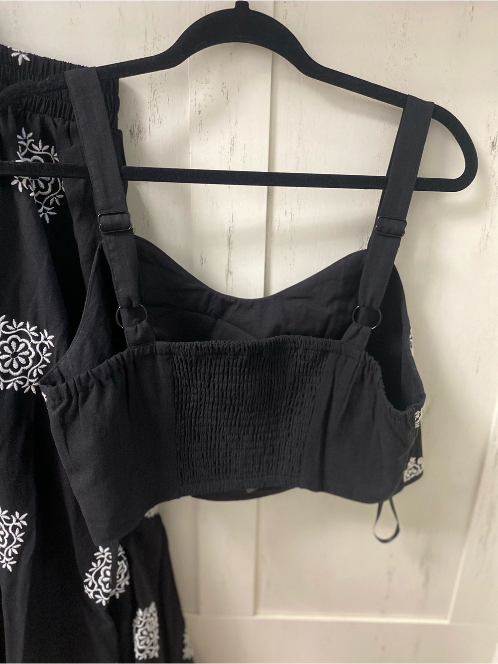 torrid Black Maxi Skirt/ Cropped top set with White Embroidered Medallions - Picture 8 of 8